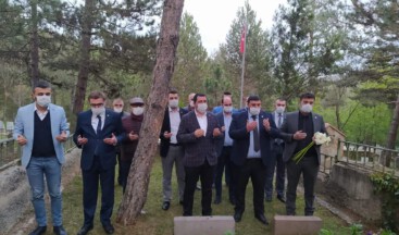 Ülkücü Şehit Bekir Yücel kabri başında dualarla anıldı