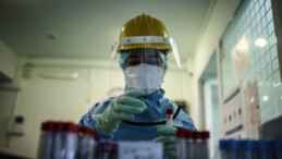 Türkiye’de son 24 saatte 1304 kişiye koronavirüs tanısı konuldu, 21 kişi hayatını kaybetti