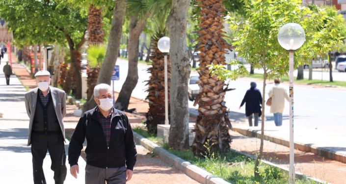 18 yaş altı ile 65 yaş ve üstündekilere Kovid-19 kısıtlaması