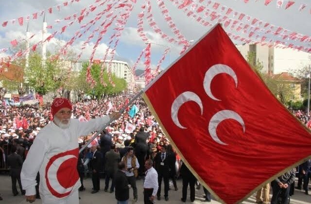 MHP Mitinglerinin Bayrak Dedesi Mehmet Ali Yıldırım hayatını kaybetti