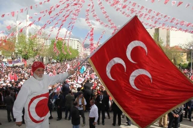 MHP Mitinglerinin Bayrak Dedesi Mehmet Ali Yıldırım hayatını kaybetti