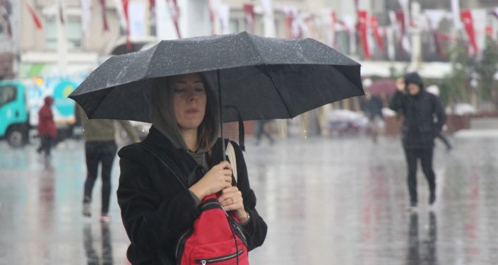 Meteoroloji İstanbul için uyardı: Gök gürültülü sağanak yağışın etkili olması bekleniyor