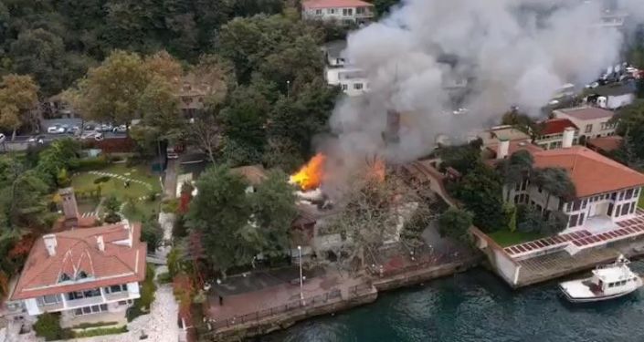 Üsküdar’da 350 yıllık tarihi Vaniköy Camii’nde yangın