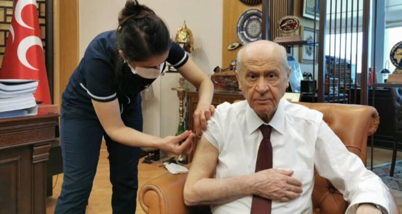 MHP Lideri Bahçeli Koronavirüs aşısı oldu