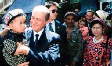 Yine çaktın Davutoğlu.! Doğu Türkistan’lılardan Devlet Bahçeli’ye destek