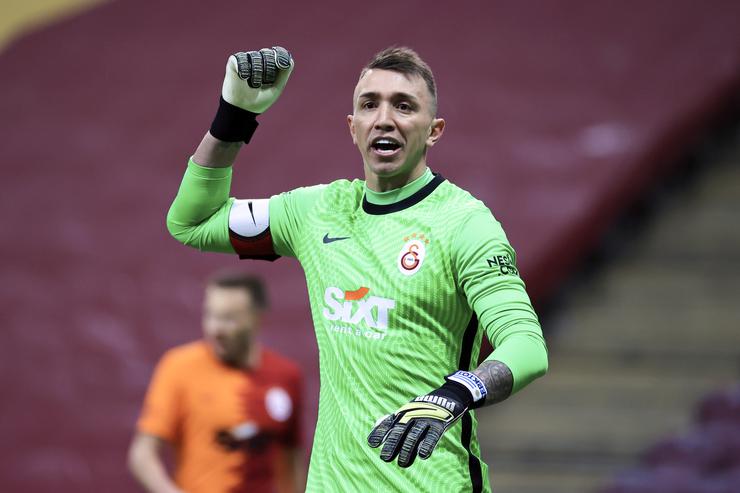 Galatasaray’dan flaş Muslera açıklaması! Sözleşmesi…