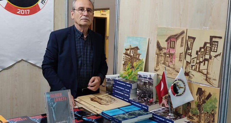 Yazarımız Kenan Eroğlu kitapları ve tabloları ile 16. Ankara Kitap Fuarı’nda