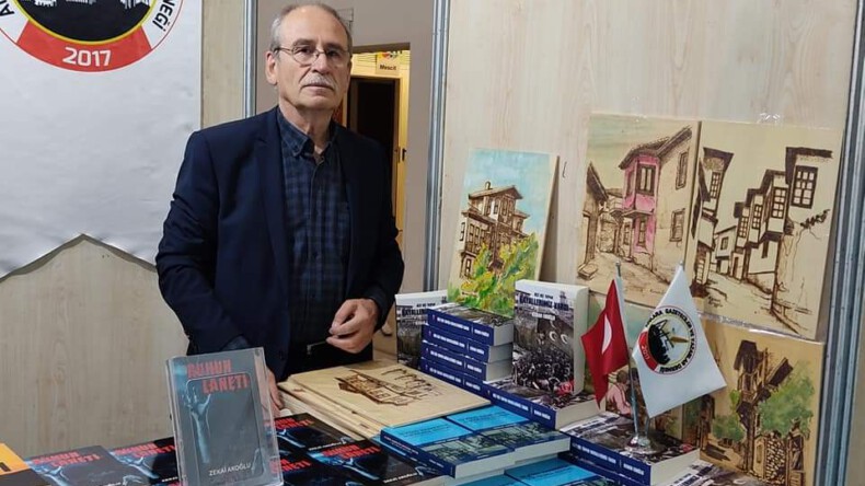 Yazarımız Kenan Eroğlu kitapları ve tabloları ile 16. Ankara Kitap Fuarı’nda