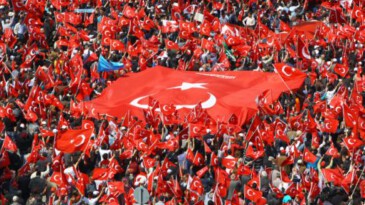 Ayrılıkları Bir Kenara Bırakmalı 