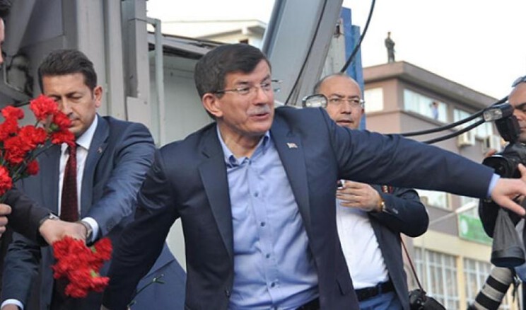 Davutoğlu’nu çıldırtacak başörtüsü sorusu