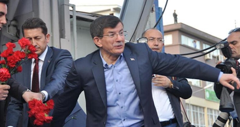 Davutoğlu’nu çıldırtacak başörtüsü sorusu