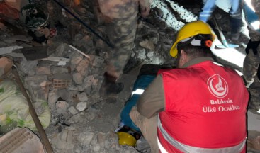 Kansa kan, emekse emek: #Balıkesir Ülkü Ocakları #deprem Birlikte Güçlüyüz