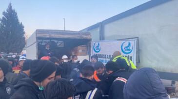 Kansa kan, emekse emek: #Sivas Ülkü Ocakları #deprem Birlikte Güçlüyüz