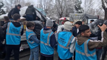 Kansa kan, emekse emek: #Tokat Ülkü Ocakları gece gündüz demeden #deprem mesaisine devam ediyor Birlikte Güçlüyüz