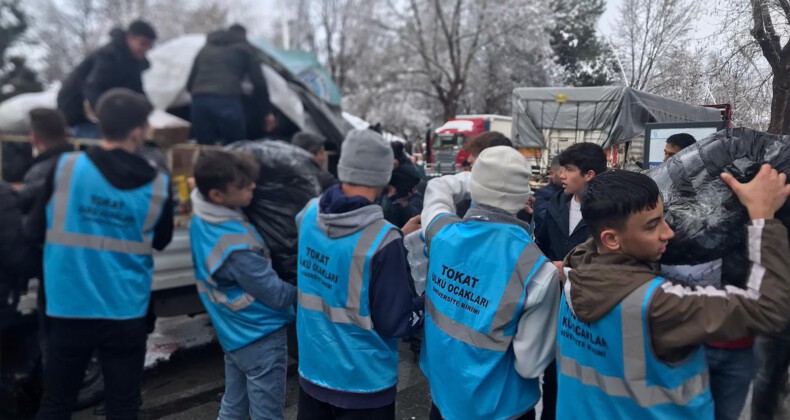 Kansa kan, emekse emek: #Tokat Ülkü Ocakları gece gündüz demeden #deprem mesaisine devam ediyor Birlikte Güçlüyüz