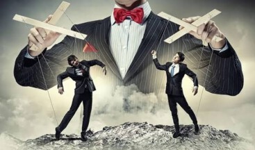 SİYASETTE PATOLOJİK BİR DURUM VAR