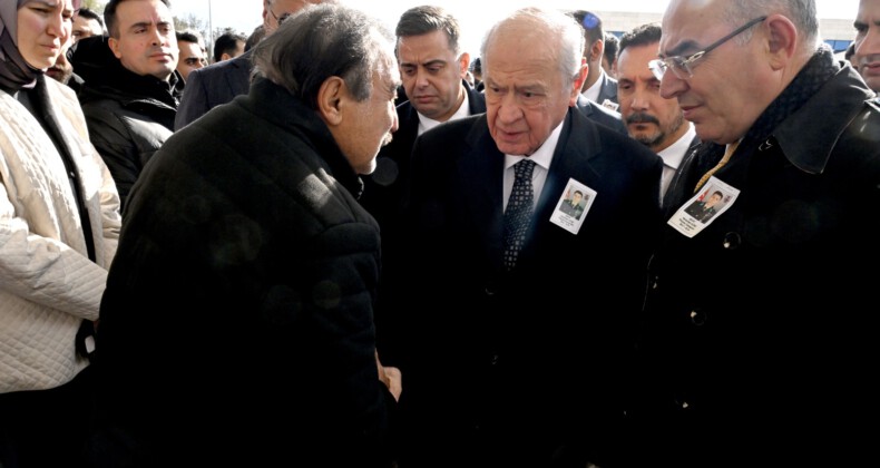 Devlet Bahçeli şehit Üsteğmen Abdullah Köse’nin cenaze namazında