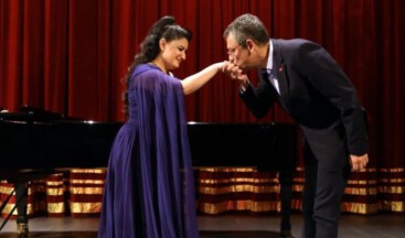 Türkiye’yi işgal olmakla itham eden operacı Pervin Chakar’ın elini öpen CHP’nin yeni genel başkanı Özgür Özel’e  öfke seli