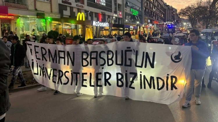 Bursa’da Üniversiteli Bozkurtlar’dan teröre lanet yürüyüşü!