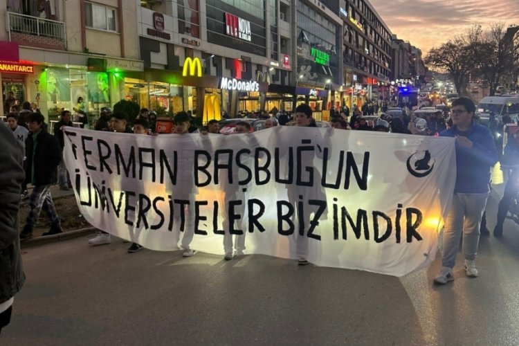 Bursa’da Üniversiteli Bozkurtlar’dan teröre lanet yürüyüşü!