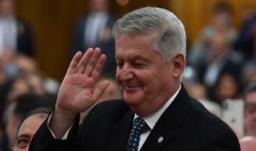 İP kördüğüm: Ahmet Zeki Üçok görevden alındı