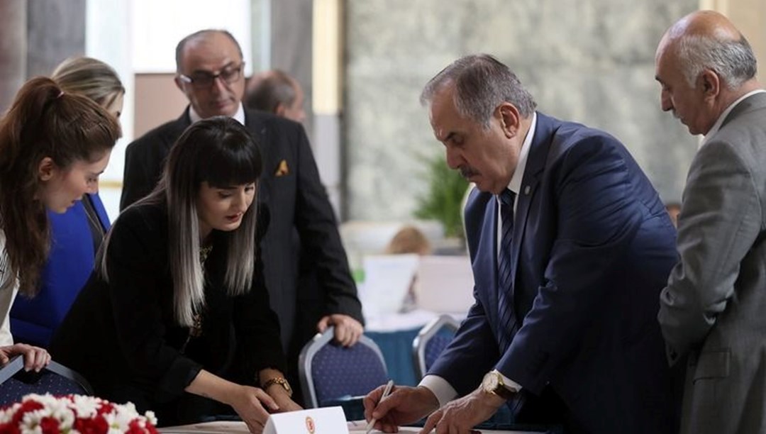 Siyasî Kadavra İP’ten İstanbul Milletvekili Salim Ensarioğlu istifa etti