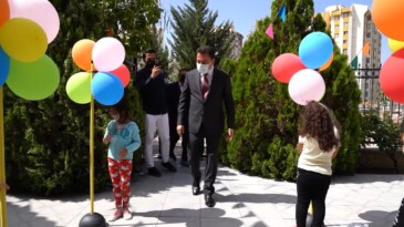 OKULLARA SİYASET GİRİYORMUŞ