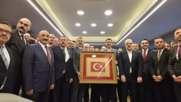 Murat Kurum MHP’de