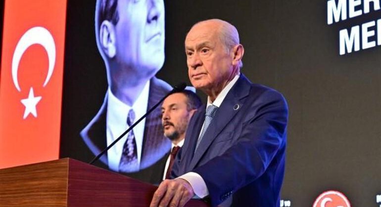 Devlet Bahçeli’den bayram mesajı: Türkiye Cumhuriyeti sandıkta kurulmamıştır herkes aklını başına alsın