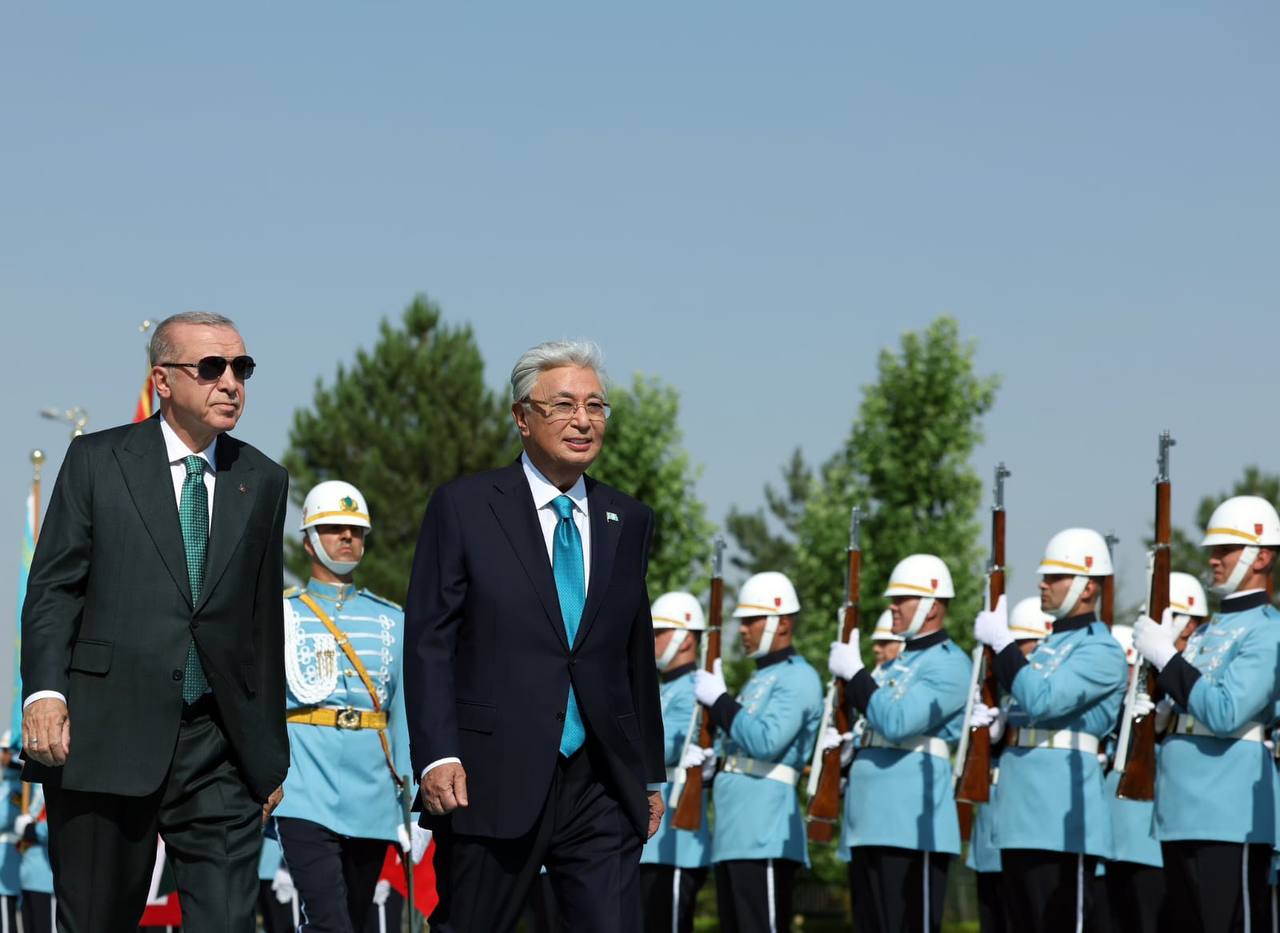 Kazakistan ile adım adım dilde, fikirde, işde birlik