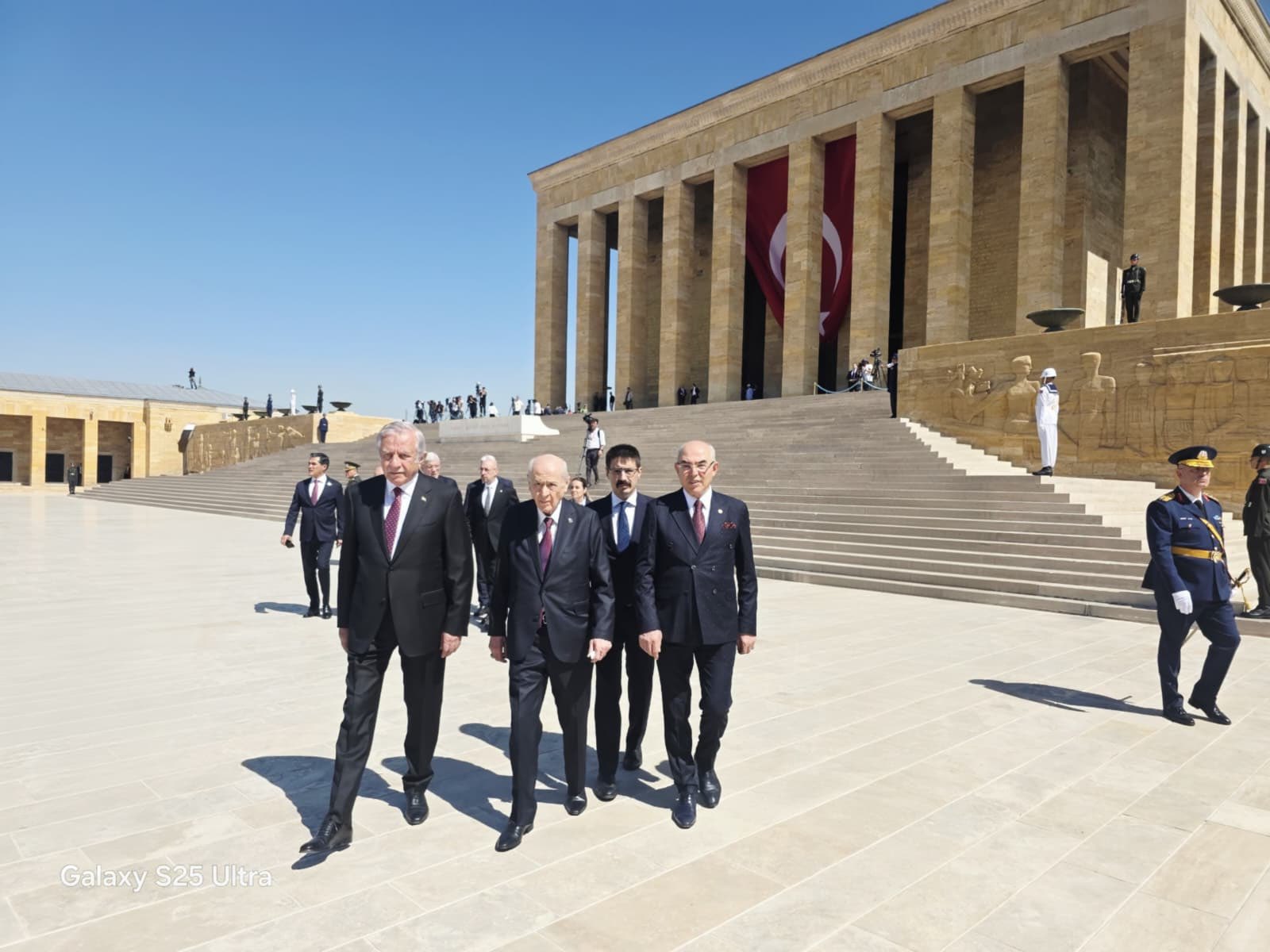 Devlet BAHÇELİ, 30 Ağustos Zafer Bayramı dolayısıyla Anıtkabir’de düzenlenen törene katıldı.