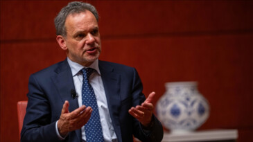 Hollanda’da siyonistler ağır bastı Dışişleri Bakanı istifa etti