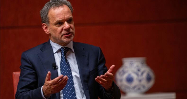 Hollanda’da siyonistler ağır bastı Dışişleri Bakanı istifa etti