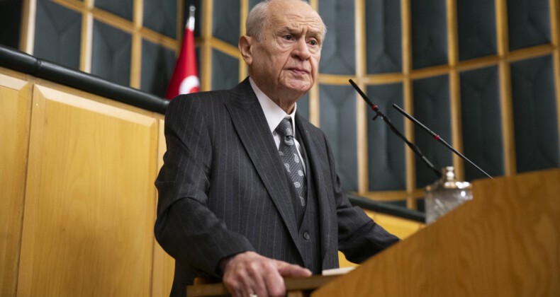 Gazi Meclis aciz Meclis değildir. Gazi Meclis kürsü işgaliyle üçüncü dünya ülkelerini andıracak bir Meclis değildir.