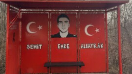 Vefakar çift şehitlerimizin hatırasını fırçalarıyla yaşatıyorlar