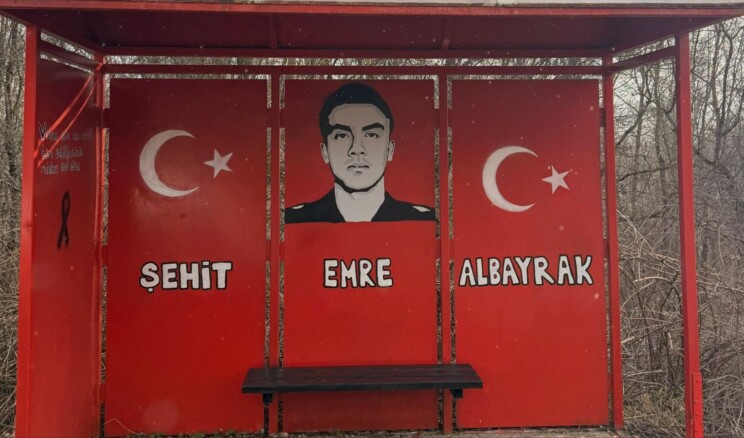 Vefakar çift şehitlerimizin hatırasını fırçalarıyla yaşatıyorlar