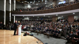 Devlet ile kavgaya tutuşanların, yaptıkları siyaset değil anlamsız bir meşguliyettir.