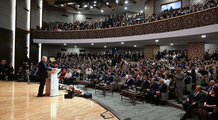 Devlet ile kavgaya tutuşanların, yaptıkları siyaset değil anlamsız bir meşguliyettir.