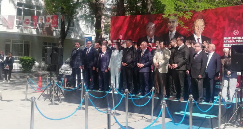MHP ÇANKAYA İLÇE’DE BAYRAK ÖZDEMİR’DE