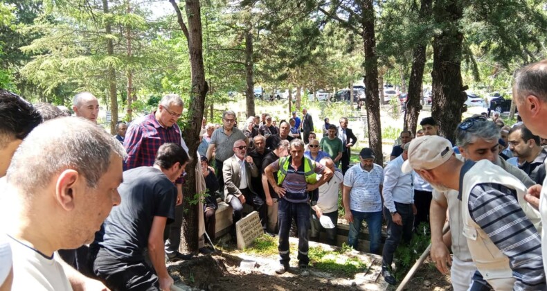 Ayhan Küçükaslan defnedildi